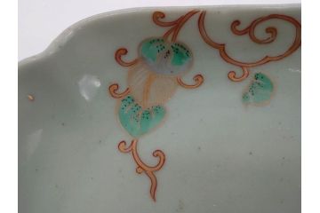 江戸期　古伊万里　青磁　金彩　蔦文　約18cm　6寸　金彩が上品なアクセントになる変形皿2枚セット(六寸、中皿、和食器、和皿)(R-077090)