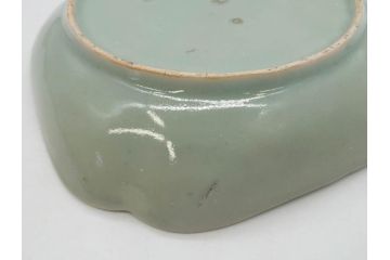 江戸期　古伊万里　青磁　金彩　蔦文　約18cm　6寸　金彩が上品なアクセントになる変形皿2枚セット(六寸、中皿、和食器、和皿)(R-077090)