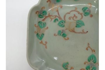江戸期　古伊万里　青磁　金彩　蔦文　約18cm　6寸　金彩が上品なアクセントになる変形皿2枚セット(六寸、中皿、和食器、和皿)(R-077090)