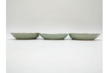 江戸期　古伊万里　青磁　金彩　蔦文　約18cm　6寸　金彩が上品なアクセントになる変形皿3枚セット(六寸、中皿、和食器、和皿)(R-077091)