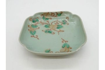 江戸期　古伊万里　青磁　金彩　蔦文　約18cm　6寸　金彩が上品なアクセントになる変形皿3枚セット(六寸、中皿、和食器、和皿)(R-077091)