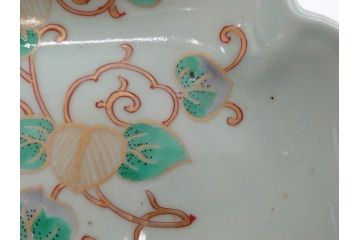 江戸期　古伊万里　青磁　金彩　蔦文　約18cm　6寸　金彩が上品なアクセントになる変形皿3枚セット(六寸、中皿、和食器、和皿)(R-077091)