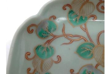 江戸期　古伊万里　青磁　金彩　蔦文　約18cm　6寸　金彩が上品なアクセントになる変形皿3枚セット(六寸、中皿、和食器、和皿)(R-077091)