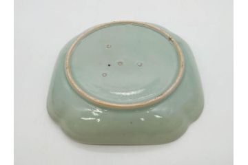 江戸期　古伊万里　青磁　金彩　蔦文　約18cm　6寸　金彩が上品なアクセントになる変形皿3枚セット(六寸、中皿、和食器、和皿)(R-077091)