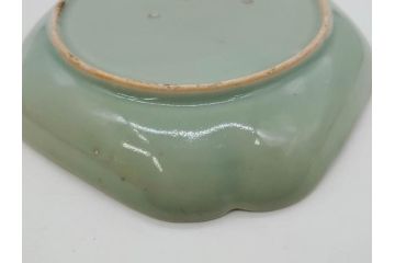江戸期　古伊万里　青磁　金彩　蔦文　約18cm　6寸　金彩が上品なアクセントになる変形皿3枚セット(六寸、中皿、和食器、和皿)(R-077091)