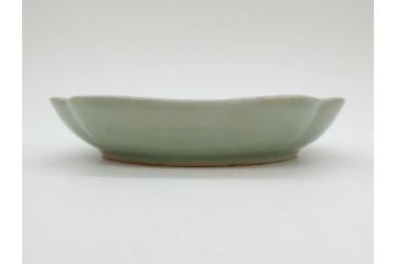 江戸期　古伊万里　青磁　金彩　蔦文　約18cm　6寸　金彩が上品なアクセントになる変形皿3枚セット(六寸、中皿、和食器、和皿)(R-077091)