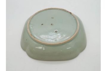 江戸期　古伊万里　青磁　金彩　蔦文　約18cm　6寸　金彩が上品なアクセントになる変形皿3枚セット(六寸、中皿、和食器、和皿)(R-077091)