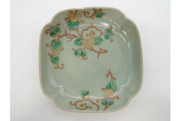 江戸期　古伊万里　青磁　金彩　蔦文　約18cm　6寸　金彩が上品なアクセントになる変形皿3枚セット(六寸、中皿、和食器、和皿)(R-077091)