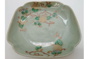 江戸期　古伊万里　青磁　金彩　蔦文　約18cm　6寸　金彩が上品なアクセントになる変形皿3枚セット(六寸、中皿、和食器、和皿)(R-077091)