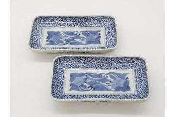 江戸期　古伊万里　染付　冨貴長春　約21cm　7.1寸　牡丹蛸唐草文　細やかで力強く描かれた文様が魅力的な長皿2枚セット(七寸一分、和食器、和皿)(R-077092)