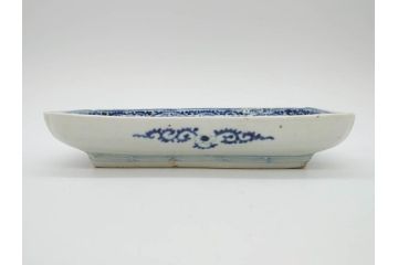 江戸期　古伊万里　染付　冨貴長春　約21cm　7.1寸　牡丹蛸唐草文　細やかで力強く描かれた文様が魅力的な長皿2枚セット(七寸一分、和食器、和皿)(R-077093)