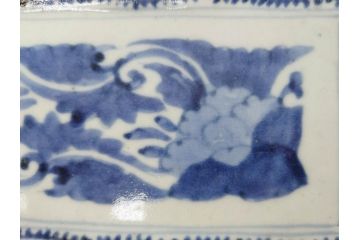 江戸期　古伊万里　染付　冨貴長春　約21cm　7寸　牡丹蛸唐草文　細やかで力強く描かれた文様が魅力的な長皿(七寸、和食器、和皿)(R-077094)