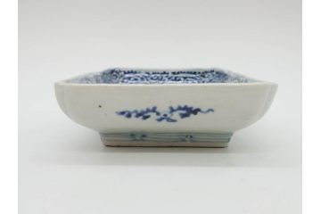 江戸期　古伊万里　染付　冨貴長春　約21cm　7寸　牡丹蛸唐草文　細やかで力強く描かれた文様が魅力的な長皿(七寸、和食器、和皿)(R-077094)