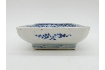 江戸期　古伊万里　染付　冨貴長春　約21cm　7寸　牡丹蛸唐草文　細やかで力強く描かれた文様が魅力的な長皿(七寸、和食器、和皿)(R-077094)