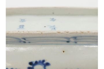 江戸期　古伊万里　染付　冨貴長春　約21cm　7寸　牡丹蛸唐草文　細やかで力強く描かれた文様が魅力的な長皿(七寸、和食器、和皿)(R-077094)