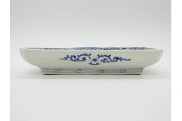 江戸期　古伊万里　染付　冨貴長春　約21cm　7寸　牡丹蛸唐草文　細やかで力強く描かれた文様が魅力的な長皿(七寸、和食器、和皿)(R-077095)