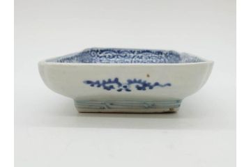 江戸期　古伊万里　染付　冨貴長春　約21cm　7寸　牡丹蛸唐草文　細やかで力強く描かれた文様が魅力的な長皿(七寸、和食器、和皿)(R-077095)