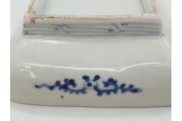 江戸期　古伊万里　染付　冨貴長春　約21cm　7寸　牡丹蛸唐草文　細やかで力強く描かれた文様が魅力的な長皿(七寸、和食器、和皿)(R-077095)