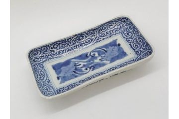 江戸期　古伊万里　染付　富貴長春　約21cm　7寸　牡丹蛸唐草文　細やかで力強く描かれた文様が魅力的な長皿(七寸、和食器、和皿)(R-077096)