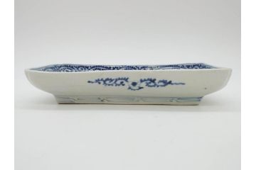 江戸期　古伊万里　染付　富貴長春　約21cm　7寸　牡丹蛸唐草文　細やかで力強く描かれた文様が魅力的な長皿(七寸、和食器、和皿)(R-077096)