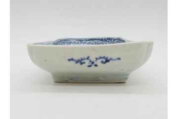 江戸期　古伊万里　染付　富貴長春　約21cm　7寸　牡丹蛸唐草文　細やかで力強く描かれた文様が魅力的な長皿(七寸、和食器、和皿)(R-077096)