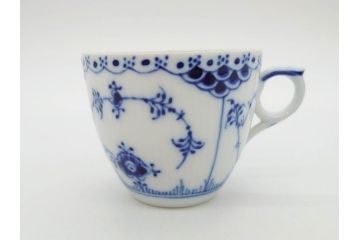デンマーク　ROYAL COPENHAGEN(ロイヤルコペンハーゲン)　ブルーフルーテッド　プレイン・ハーフレース　エレガントなティータイムを演出するカップ&ソーサー3客・シュガーボウルセット(コーヒー、ティーカップ、シュガーポット、C&S、洋食器)(R-077097)