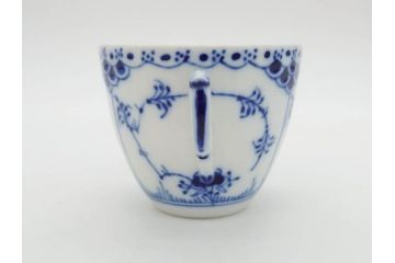 デンマーク　ROYAL COPENHAGEN(ロイヤルコペンハーゲン)　ブルーフルーテッド　プレイン・ハーフレース　エレガントなティータイムを演出するカップ&ソーサー3客・シュガーボウルセット(コーヒー、ティーカップ、シュガーポット、C&S、洋食器)(R-077097)