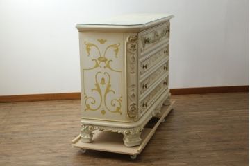 中古　イタリア高級家具　SILIK(シリック)　ロココ調の装飾が可愛らしい大振りなチェスト(サイドボード、引き出し)(R-077106)