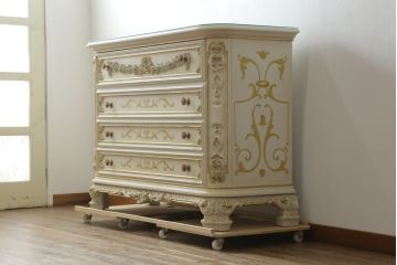 中古　イタリア高級家具　SILIK(シリック)　ロココ調の装飾が可愛らしい大振りなチェスト(サイドボード、引き出し)(R-077106)