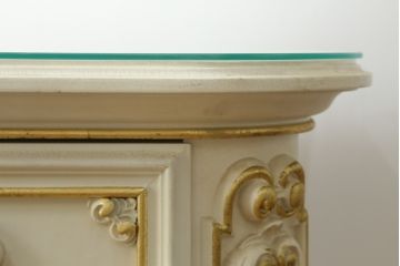 中古　イタリア高級家具　SILIK(シリック)　ロココ調の装飾が可愛らしい大振りなチェスト(サイドボード、引き出し)(R-077106)