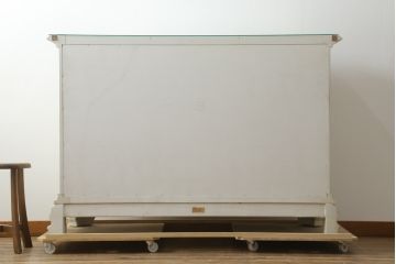 中古　イタリア高級家具　SILIK(シリック)　ロココ調の装飾が可愛らしい大振りなチェスト(サイドボード、引き出し)(R-077106)