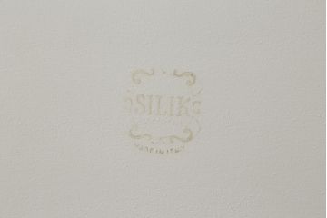 中古　イタリア高級家具　SILIK(シリック)　ロココ調の装飾が可愛らしい大振りなチェスト(サイドボード、引き出し)(R-077106)