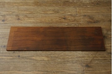 デンマークヴィンテージ　チーク材　スタイリッシュなデザインが目を惹くサイドボード　(R-077107)