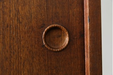 デンマークヴィンテージ　チーク材　スタイリッシュなデザインが目を惹くサイドボード　(R-077107)