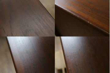 デンマークヴィンテージ　チーク材　スタイリッシュなデザインが目を惹くサイドボード　(R-077107)