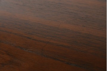 デンマークヴィンテージ　チーク材　スタイリッシュなデザインが目を惹くサイドボード　(R-077107)