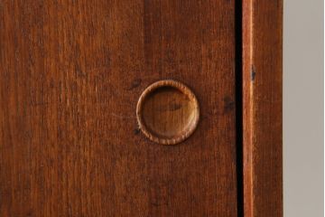 デンマークビンテージ　チーク材　スタイリッシュなデザインが目を惹くサイドボード(キャビネット、収納棚、戸棚、カップボード、北欧、ヴィンテージ)(R-077107)