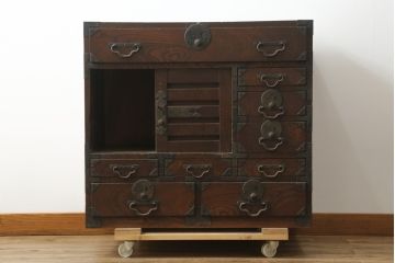 和製アンティーク　総欅(ケヤキ)材　小振りで上質な新潟帳場箪笥(時代箪笥、和タンス、収納箪笥、整理箪笥、引き出し)(R-077109)