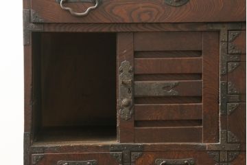 和製アンティーク　総欅(ケヤキ)材　小振りで上質な新潟帳場箪笥(時代箪笥、和タンス、収納箪笥、整理箪笥、引き出し)(R-077109)