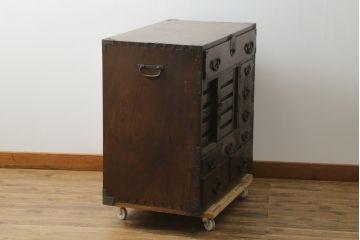 和製アンティーク　総欅(ケヤキ)材　小振りで上質な新潟帳場箪笥(時代箪笥、和タンス、収納箪笥、整理箪笥、引き出し)(R-077109)