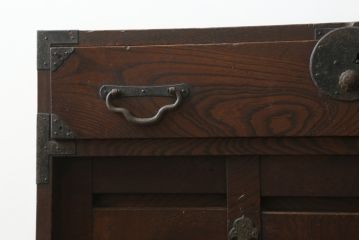 和製アンティーク　総欅(ケヤキ)材　小振りで上質な新潟帳場箪笥(時代箪笥、和タンス、収納箪笥、整理箪笥、引き出し)(R-077109)