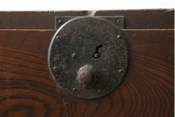 和製アンティーク　総欅(ケヤキ)材　小振りで上質な新潟帳場箪笥(時代箪笥、和タンス、収納箪笥、整理箪笥、引き出し)(R-077109)