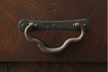 和製アンティーク　総欅(ケヤキ)材　小振りで上質な新潟帳場箪笥(時代箪笥、和タンス、収納箪笥、整理箪笥、引き出し)(R-077109)