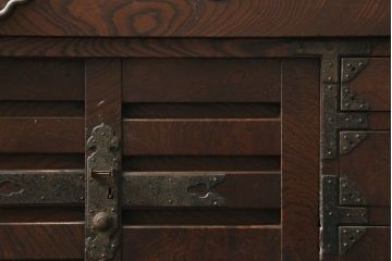 和製アンティーク　総欅(ケヤキ)材　小振りで上質な新潟帳場箪笥(時代箪笥、和タンス、収納箪笥、整理箪笥、引き出し)(R-077109)