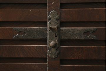 和製アンティーク　総欅(ケヤキ)材　小振りで上質な新潟帳場箪笥(時代箪笥、和タンス、収納箪笥、整理箪笥、引き出し)(R-077109)