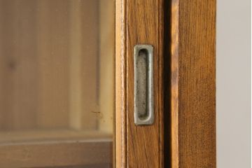 和製アンティーク　大正ロマン　栓材　素朴な佇まいが魅力的なサイドボード(サイドキャビネット、ガラス戸棚、ガラスケース、食器棚、収納棚、ブックケース、本箱)(R-077112)