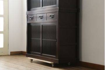 中古　美品　上質な和の空間を演出する二段重ね水屋箪笥(食器棚、茶箪笥、キャビネット、収納棚、戸棚、店舗什器)(R-077114)