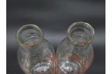当時物　デットストック　犬張子印　古いガラスの哺乳瓶12本セット(ガラス製、犬張り子、祝犬、哺乳びん、ガラスビン、レトロガラス、ミルクびん、メモリ付き、計量容器)(R-077122)