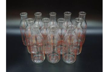 当時物　デットストック　犬張子印　古いガラスの哺乳瓶12本セット(ガラス製、犬張り子、祝犬、哺乳びん、ガラスビン、レトロガラス、ミルクびん、メモリ付き、計量容器)(R-077125)