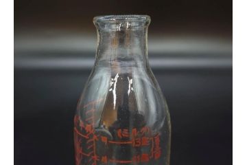 当時物　デットストック　犬張子印　古いガラスの哺乳瓶12本セット(ガラス製、犬張り子、祝犬、哺乳びん、ガラスビン、レトロガラス、ミルクびん、メモリ付き、計量容器)(R-077125)